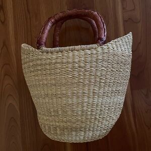 Straw purse with leather handles